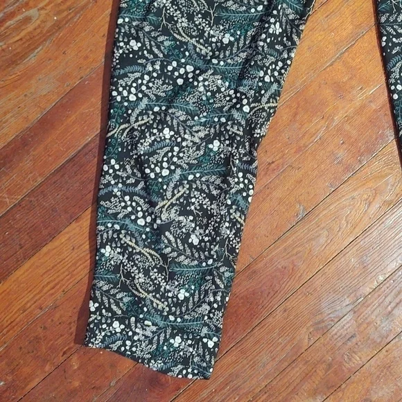 Ann Taylor LOFT Floral Print Black Pants Sz 6 - Picture 3 of 11
